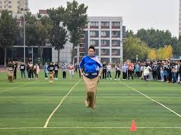 中超赛场争议判罚：VAR判罚引发热议,